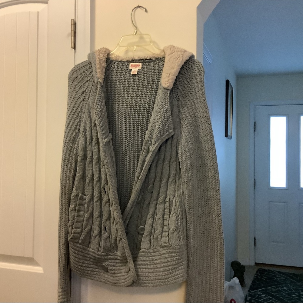 Sweater hooded
